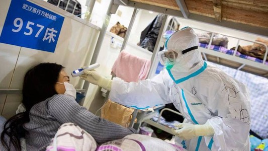 China: los muertos por coronavirus ya superan los 2.000