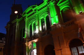 Edificios iluminados de verde fueron el anticipo del pañuelazo por el #19F