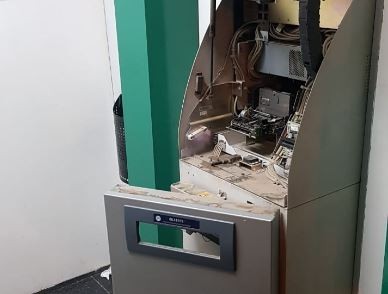 "Destripó" un cajero automático, pero fue detenido antes de que robara el dinero