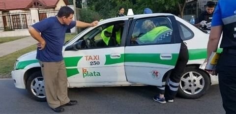 Una mujer dio a luz en un taxi con la ayuda de agentes de tránsito en La Plata