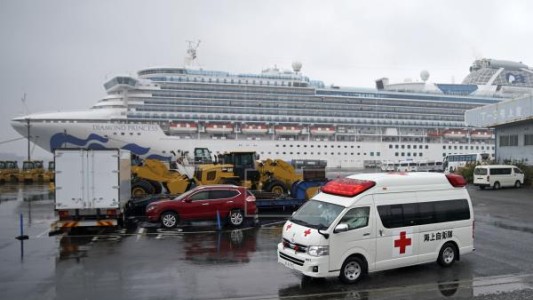 Coronavirus: murieron dos pasajeros del crucero en cuarentena en Japón