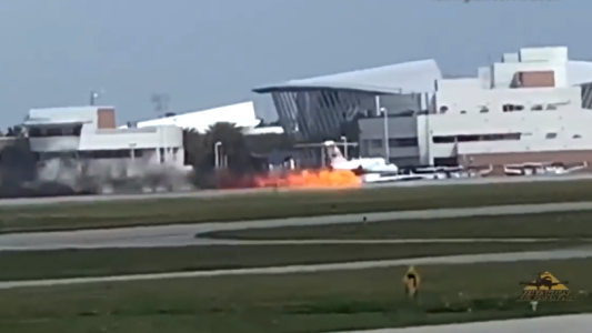 Una avioneta en llamas aterrizó en el aeropuerto de Florida
