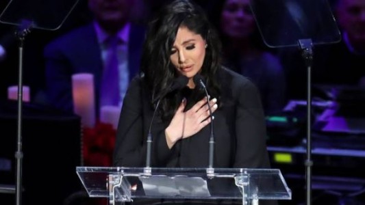 La esposa de Kobe Bryant demanda a la compañía del helicóptero accidentado