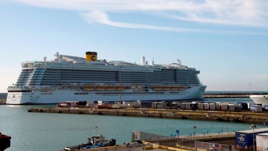Un matrimonio de médicos viajó en un crucero por Asia y están en cuarentena en La Plata