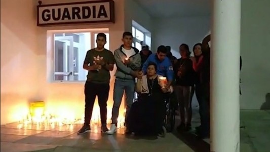 "Le agradecemos a todo el pueblo" dijo la mujer violada en Puerto Deseado al salir del hospital
