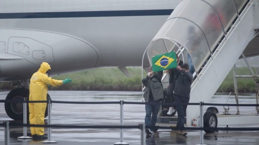 El brasileño con coronavirus realizó una fiesta para 30 personas antes de ser internado