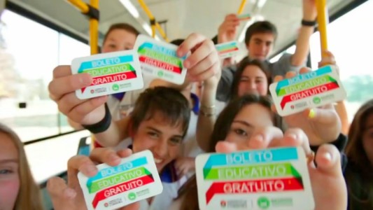 Los estudiantes bonaerenses pueden gestionar el boleto gratuito para viajar en transporte público
