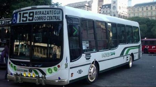 Una mujer policía mató a un ladrón que intentó robarle en el colectivo