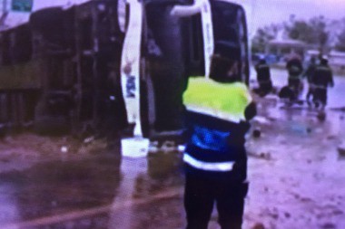 Volcó un micro con estudiantes Villa Carlos Paz: 21 heridos