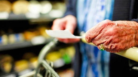 Ya rigen los reintegros a jubilados y beneficiarios de AUH por compras con tarjeta de débito