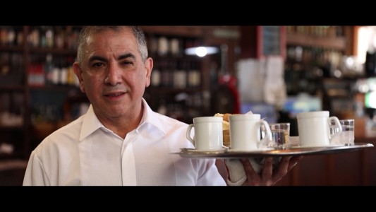 En la piel de Osvaldo, un mozo de los de antes