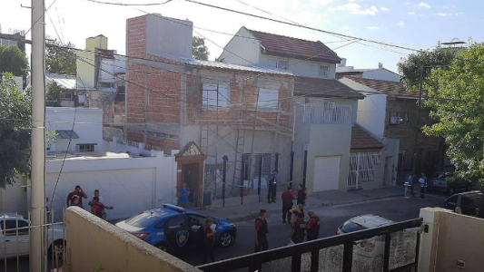 Lo mataron a puñaladas frente a su familia en una entradera en su casa de Saavedra