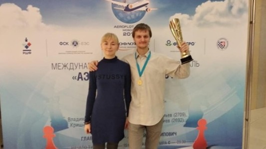 Pareja de ajedrecistas murieron asfixiados por usar el "gas de la risa"