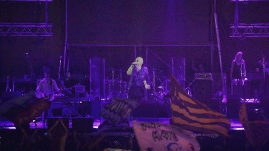 Inesperado: el "Indio" Solari se coló en el recital en su versión holograma