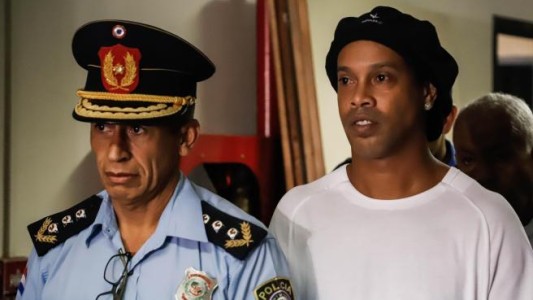 Filtraron la primera foto de Ronaldinho preso en una cárcel paraguaya