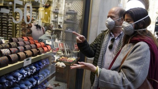 El crudo relato de un medico italiano sobre el coronavirus: "Como en la guerra, tenemos que elegir a quién tratar"