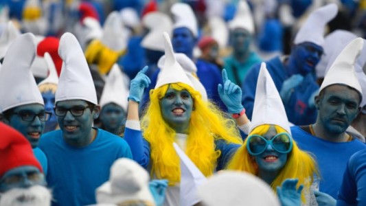 Lluvia de críticas por una concentración de miles de Pitufos en Francia