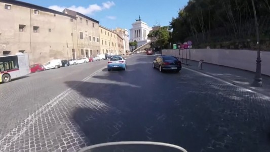 Coronavirus: Paseo en Vespa por una Roma semivacía