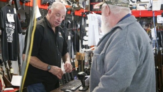 Por el temor al coronavirus aumenta le venta de armas en Estados Unidos