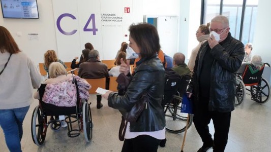 Una mujer embarazada con coronavirus dio a luz a un bebé sano