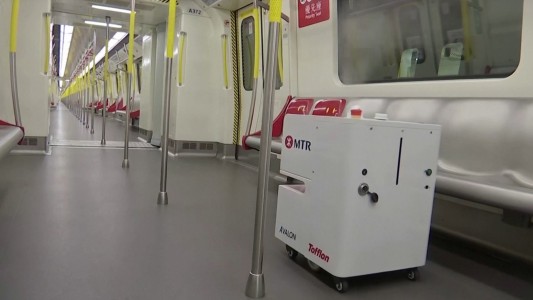 Coronavirus: El robot que desinfecta el subte de Hong Kong