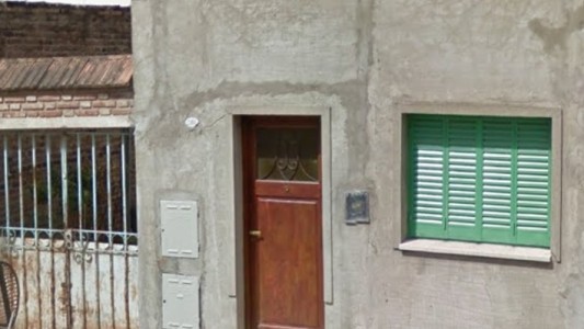 VIDEO: botellazos y disparos por una familia que bebía cerveza en la vereda y se negaba a cumplir la cuarentena