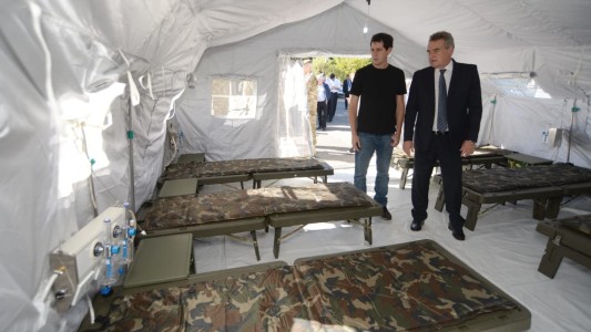 Rossi y de Pedro recorrieron el Hospital militar reubicable de Campo de Mayo