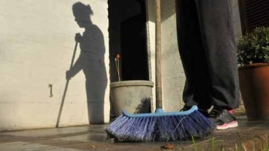 Trabajadoras domésticas formales e informales recibirán los 10 mil pesos del IFE