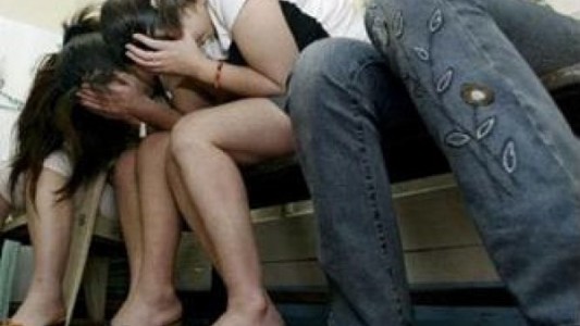 Procesan a policía bonaerense por facilitar la prostitución cerca de tribunales porteños