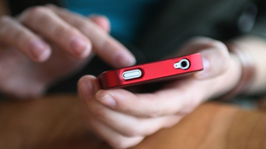 Parejas separadas por la cuarentena: memes, videollamadas y sexting