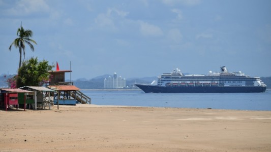 Cuatro pasajeros murieron en el crucero "Zaandam" anclado frente a Panamá
