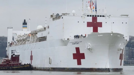 Coronavirus en Estados Unidos: el buque hospital "USNS Comfort" llegó a Nueva York