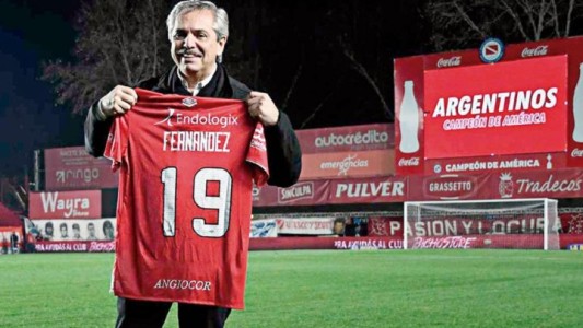 Regalo de cumpleaños: Alberto Fernández fue nombrado socio honorario de Argentinos Juniors