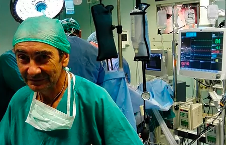 El médico que se jubiló tras 40 años de trabajo y ahora vuelve a enfrentar el coronavirus