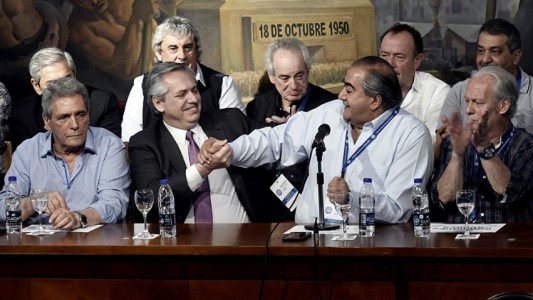 Fernández recibió a la CGT y acordaron conformar un comité de crisis tripartito