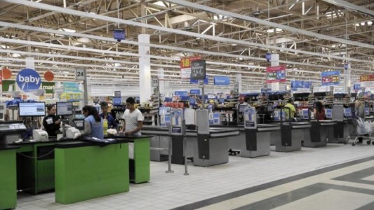 Escaso público en hipermercados en la jornada de boicot de compras