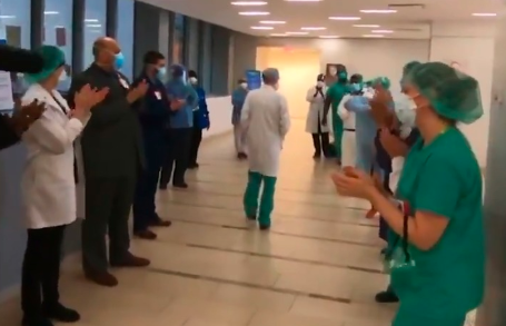 Video: el médico que se recuperó de coronavirus y volvió a la trinchera contra la enfermedad