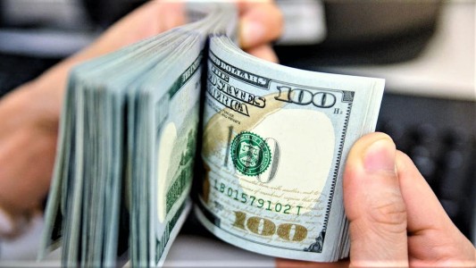 El dólar se disparó por arriba de los $100