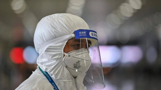 Coronavirus: un médico forense murió tras contagiarse de un cadáver