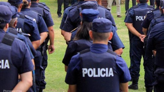 Piden la detención de cinco jefe policiales por el escándalo de los sobre con dinero