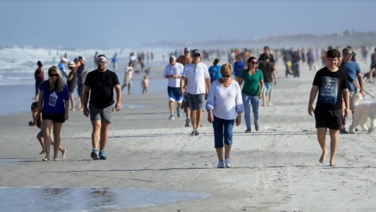 Coronavirus en EE.UU: se llenaron las playas de Florida pese al aumento de casos