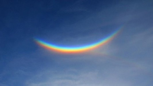 ¿Una señal de esperanza frente al coronavirus?: apareció un arco iris al revés en el cielo de Italia