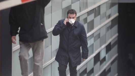 Alcalde catalán ebrio violó la cuarentena, mordió a un policía y renunció