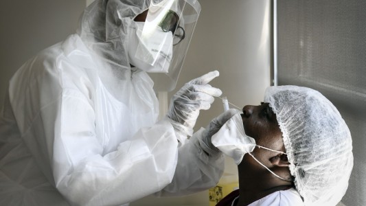 Francia: médicos estudian si la nicotina sirve como antídoto contra el coronavirus