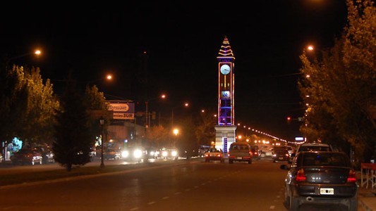 Video: aterradas, dos mujeres llamaron a la policía porque las perseguía un OVNI