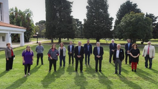 Reunión clave: el Presidente recibe a expertos y extendería la cuarentena hasta el 10 de mayo