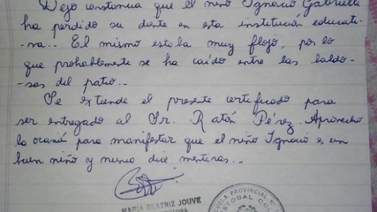 Se le cayó el diente a un alumno y la vicedirectora le escribió al Ratón Pérez en el cuaderno de comunicaciones