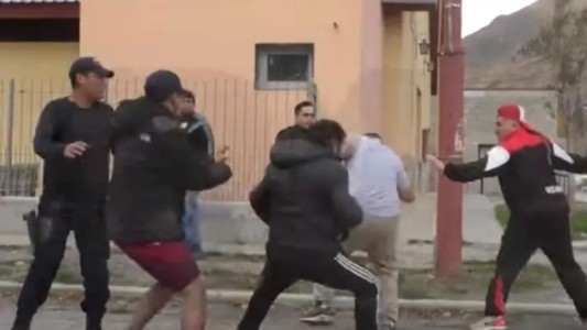 VIDEO: Vecinos le dieron una paliza a un secuestrador que recibió prisión domiciliaria