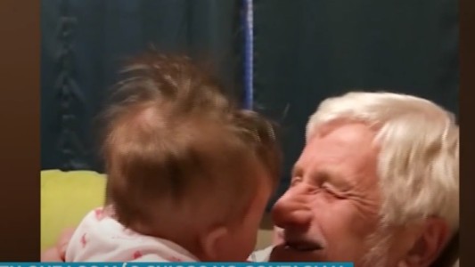 Suiza: autorizan los abrazos entre nietos y abuelos