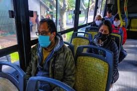 Transporte público: se puede ocupar el 60% y prohíben uso de cortinas